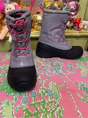 The North Face Alpenglow Waterproof Insulated Snow Boots Kids Size 4 pink Gray